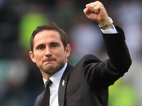 Gary Neville: "Có vẻ như Lampard đang bắt đầu làm đúng ở Chelsea"