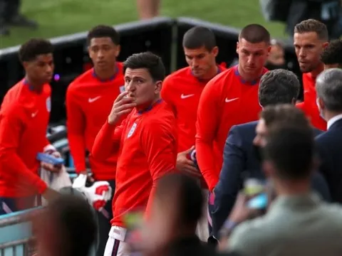 Gary Neville lo ngại cho tương lai của Harry Maguire