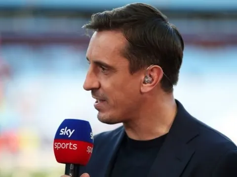 Gary Neville chỉ ra nhà vô địch NHA sau thất bại của Man City