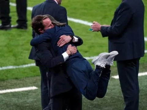 Gary Neville nêu rõ thủ lĩnh đích thực mà Anh còn thiếu nhiều năm qua