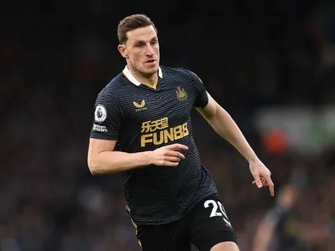 Gary Neville lên tiếng về tiền đạo 25 triệu: "Cậu ấy không cần ghi bàn"