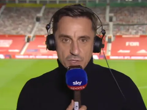 Gary Neville: "Tôi bị sốc khi Chelsea muốn để cậu ấy ra đi"