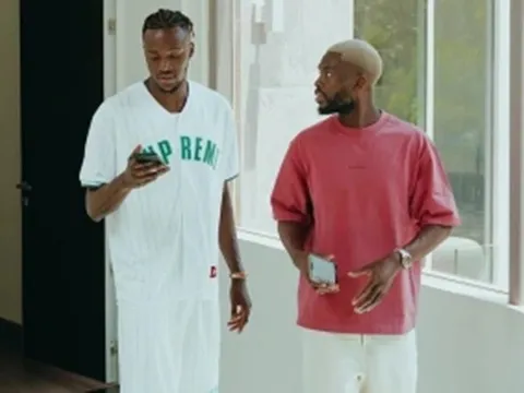 Gạt bỏ sự kình địch, 2 cựu sao Chelsea tung hoành ngoài đường phố