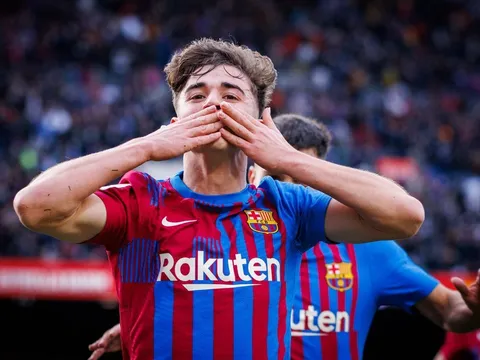 Sao trẻ Gavi sốt ruột vì Barca hứa lèo