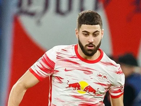 Conte hỏi mua trung vệ trong danh sách rút gọn của Chelsea