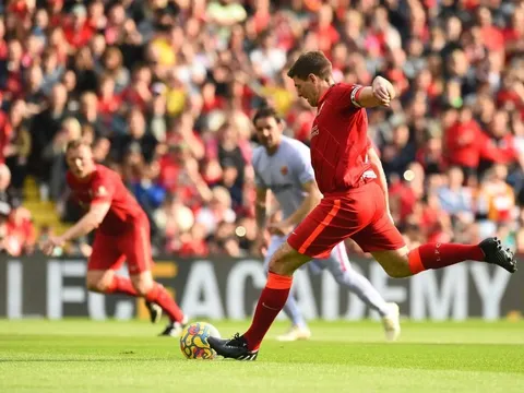 Gerrard ghi bàn trong ngày trở lại Anfield