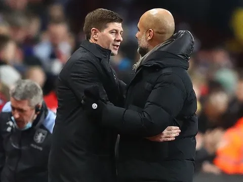 Gerrard bị chế giễu vì màn ăn mừng trước Man City
