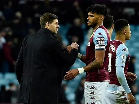 Gerrard trì hoãn quyết định trọng đại ở Aston Villa