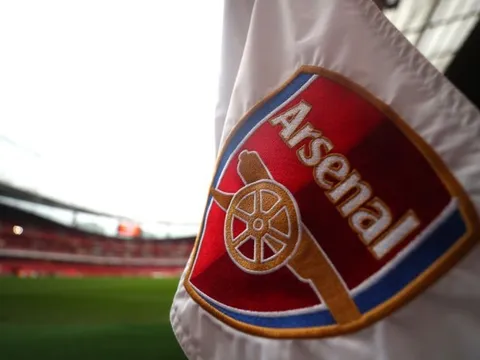 Cú sốc cho Arsenal, cầu thủ đội một bị FA điều tra
