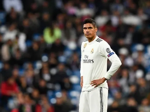 Chelsea và ông lớn Châu Âu muốn cướp Varane vào phút chót