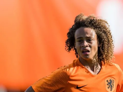 Thần đồng lò La Masia đưa ra lựa chọn giữa tuyển Hà Lan và Tây Ban Nha