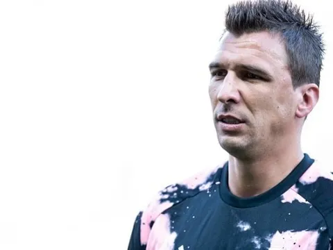 Paul Ince: "Bỏ qua Mandzukic, hãy mua Bố già cho Man Utd"