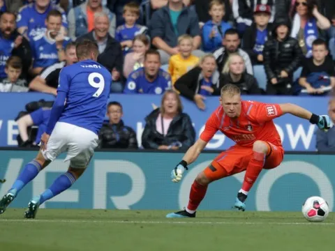 Chơi xuất sắc, Ramsdale vẫn ngán một tiền đạo ở Premier League