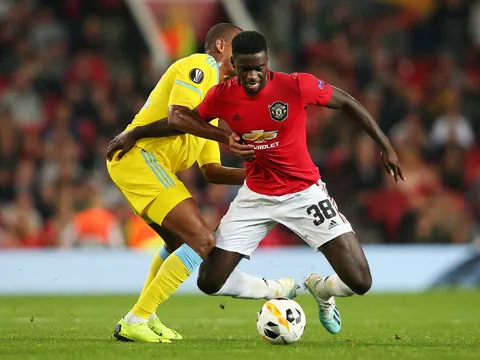 2 đội bóng muốn chiêu mộ trung vệ Man Utd