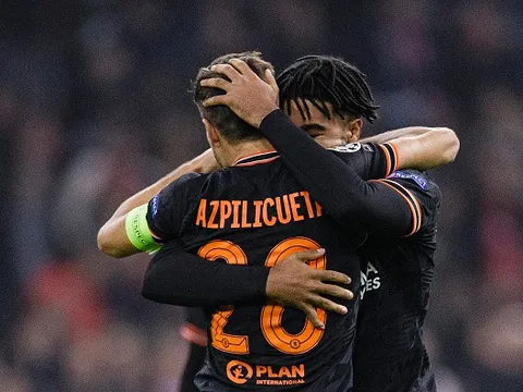 Azpilicueta: "Rất khó khi phải cạnh tranh suất đá chính với cậu ta"