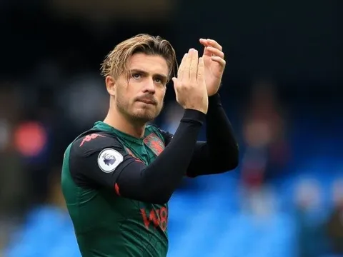 Nhạc trưởng, thủ quân Villa 'thả thính', fan Quỷ đỏ phát cuồng