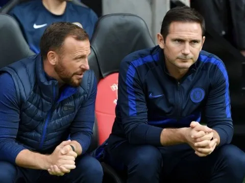Chế giễu Mourinho, trợ lý của Lampard nhận cảnh báo nghiêm túc từ Chelsea