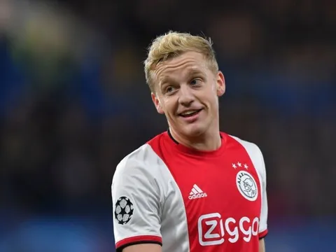 Vừa gia nhập, Van de Beek lập tức gửi thông điệp đến Fernandes và Pogba