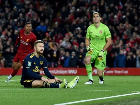 "Cậu ta ra đi càng nhanh càng tốt cho Arsenal"