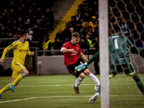 Đấu Mourinho, tại sao chọn Luke Shaw là tự sát?