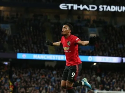 Thắng Man City, Roy Keane cãi tay đôi Gary Neville vì 1 ngôi sao M.U