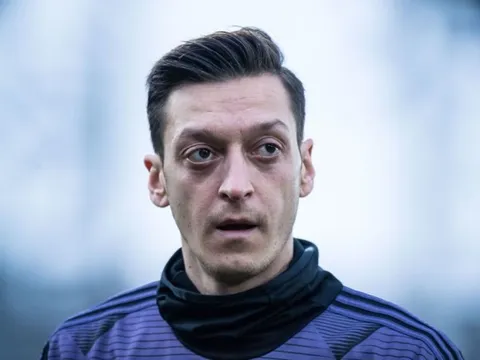 Ian Wright: "Cậu ấy muốn ra sân nhưng thực tế rất phũ phàng"