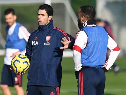 Andy Cole: "Arteta đang thiếu tôn trọng ngôi sao đó"