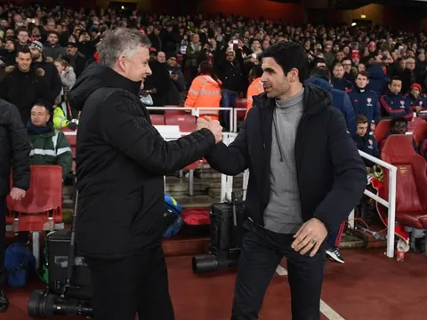 Michael Owen: "Arsenal cần khóa chặt ngôi sao đó của Man United"