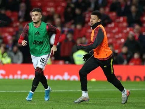 Đón Van de Beek, Man United sẵn sàng trảm 2 "vật tế thần"