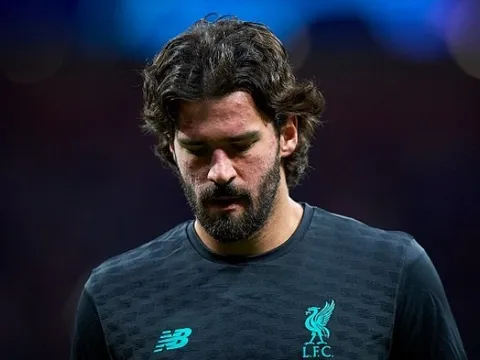 Liverpool toang mạnh, đến lượt Alisson bất ổn