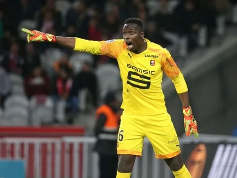 Cựu danh thủ Liverpool: "Mendy chưa thể đe dọa vị trí số 1 của Kepa"