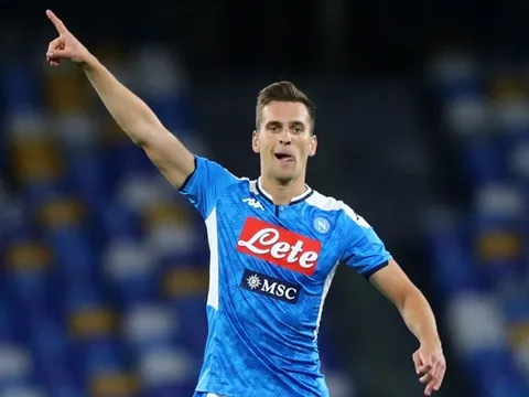 Tottenham, Everton nhận tin vui từ "kẻ bị cô lập" ở Napoli