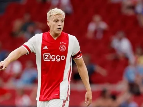 'Solskjaer đã có hàng tiền vệ cố định, Van de Beek khó chiếm suất đá chính'