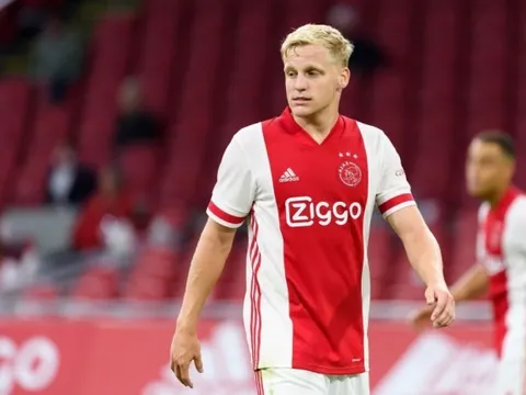 Van de Beek đã thông báo với đồng đội việc gia nhập Man Utd