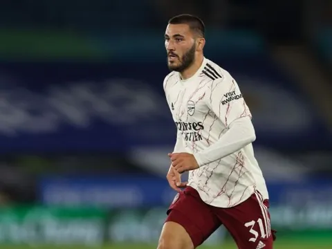Sa sút phong độ, sao Arsenal "cuốn gói" sang Bundesliga