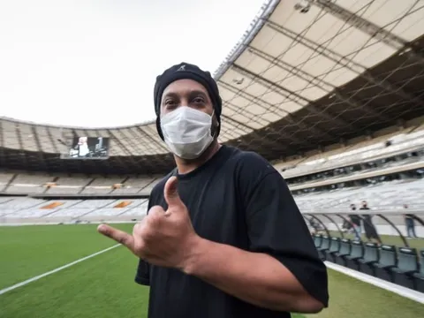 Ronaldinho nêu tên trung vệ xuất sắc nhất thế giới hiện tại