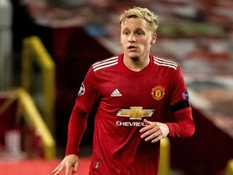 Tỏa sáng trước Istanbul, Van de Beek tái hiện hình ảnh "trò cưng của Sir Alex"