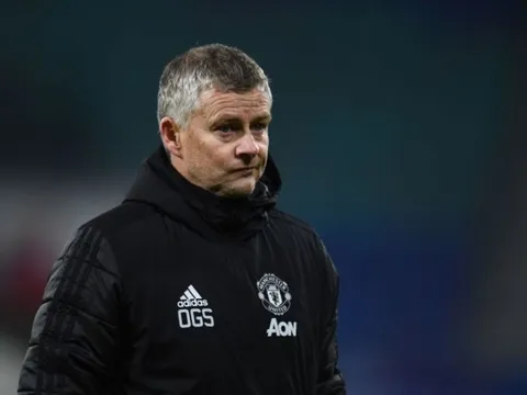 Paul Parker chỉ ra sai lầm của Ole trước Leipzig