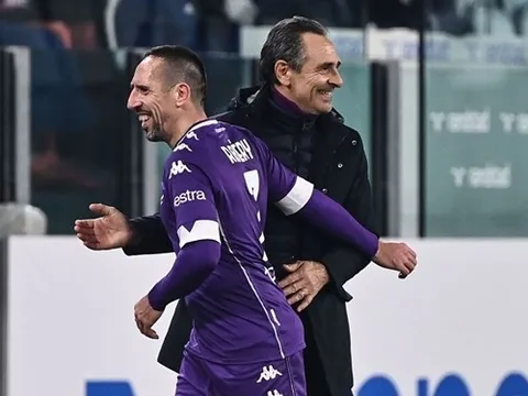 CHÍNH THỨC: Chán bóng đá, người hùng EURO 2012 tuyên bố giải nghệ