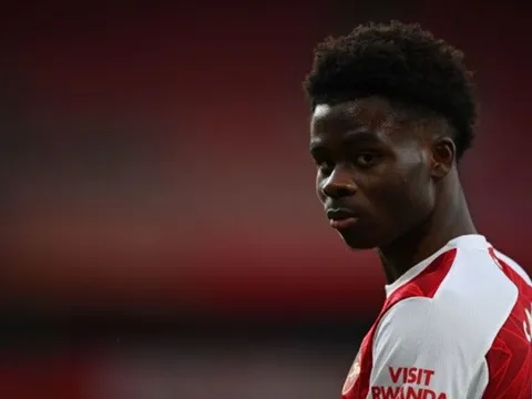 Ian Wright khuyên Arsenal không nên làm Saka chán nản