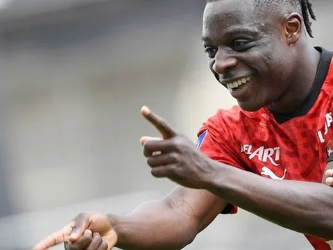 Liverpool chiêu mộ thần đồng bóng đá Bỉ