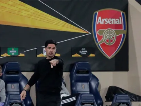 "Arsenal suýt 'gãy', Mikel Arteta đã nguy to"