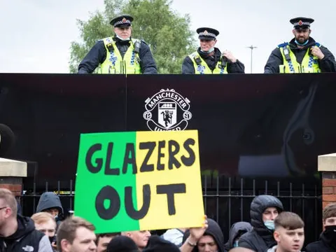 Nhà Glazer nhận đòn choáng váng từ NHM Man Utd