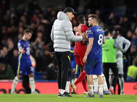 Neville khen ngợi 1 cái tên của Chelsea trước Liverpool