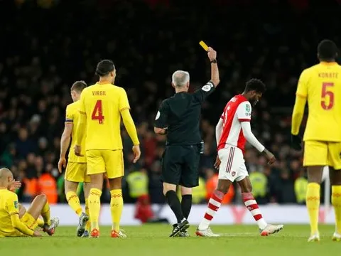 Partey phá vỡ im lặng sau khi nhận thẻ đỏ