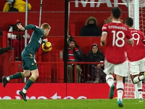 Roy Keane chê trách hàng công Man United
