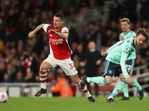 "Đừng quên Xhaka, hoàn toàn thống trị hàng tiền vệ"