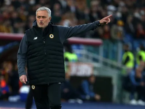 "Quái vật" của Mourinho chỉ còn thua kém mỗi Lewandowski