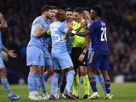 'Cỗ máy tuyến giữa' xuất hiện trong trận Man City 4-3 Real Madrid