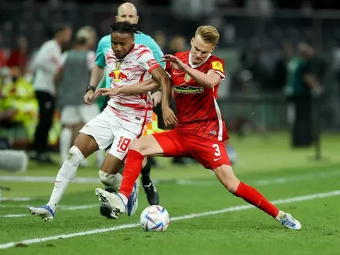 Đã đến lúc Man Utd quên đi họng pháo xuất sắc nhất Bundesliga